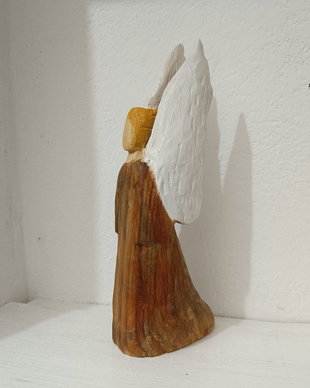 Inger sculptat in lemn
