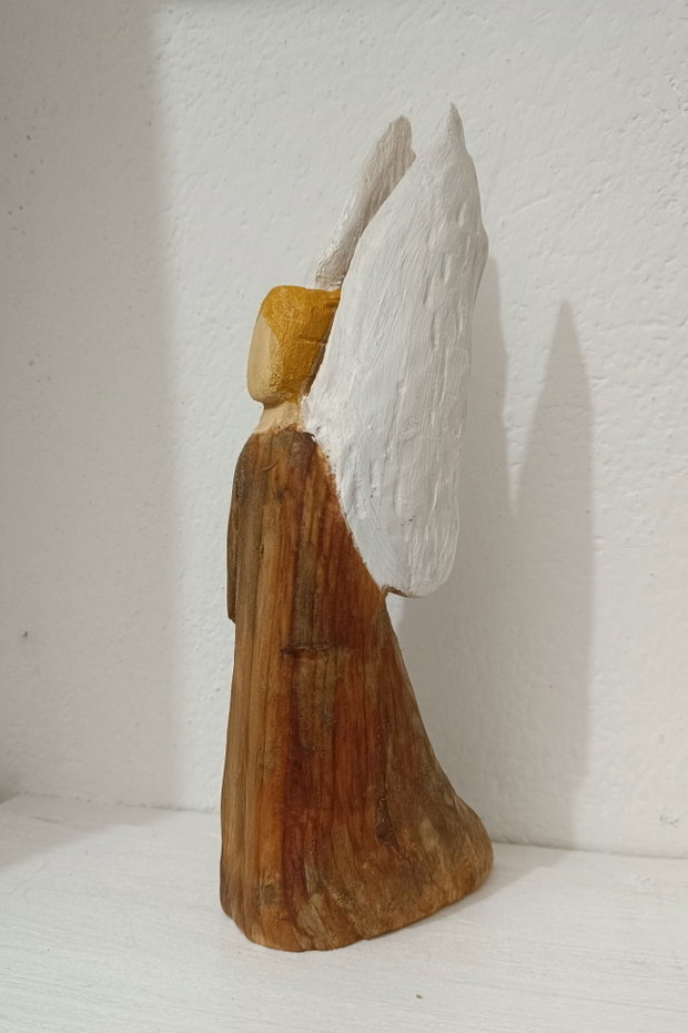 Inger sculptat in lemn