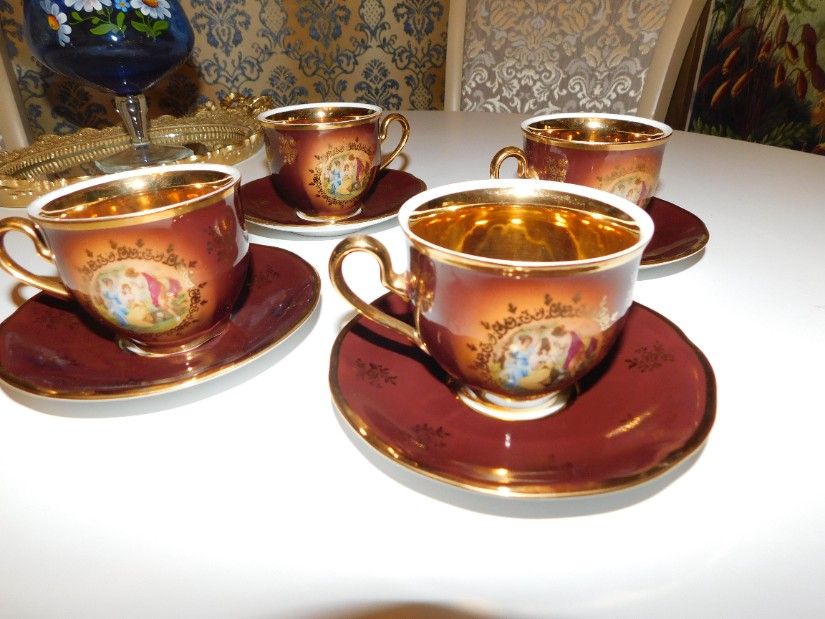 Portelan Bohemia, vintage, pictat manual, aur coloidal, 4 cani cu 4 farfurii, pentru cafea