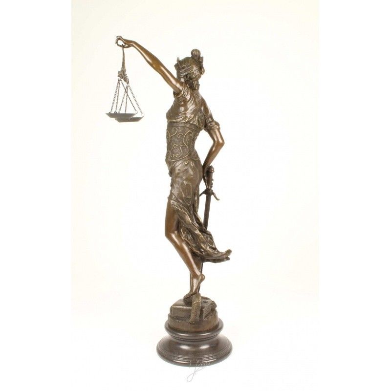 Justitia - statueta din bronz pe un soclu din marmura