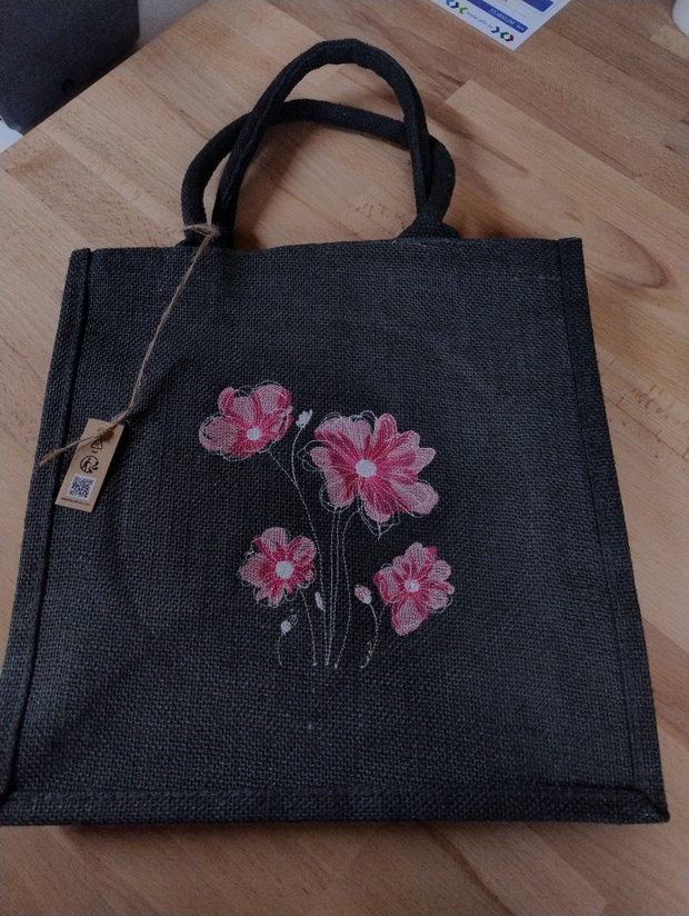 Sacoșă din iută antracit, brodată cu flori roz 30×30×19 cm | AYA HOME