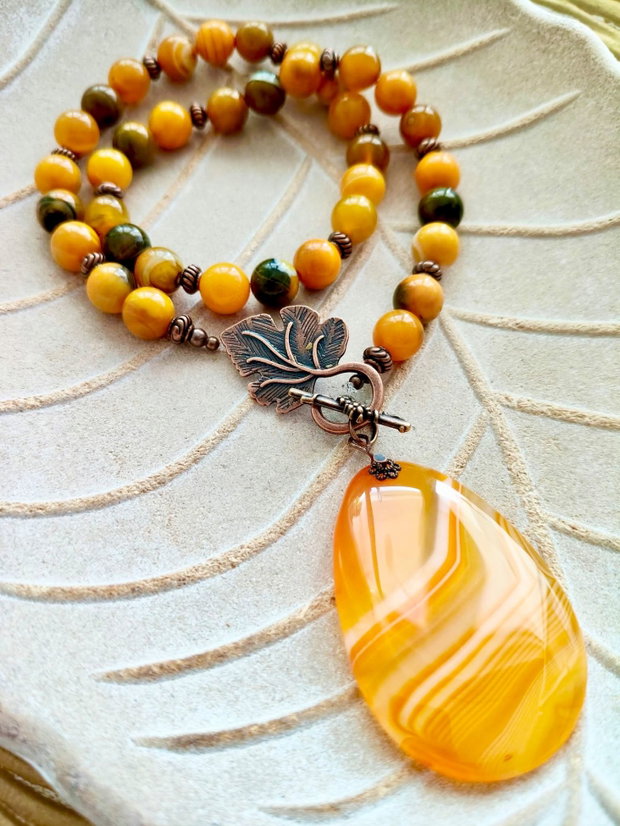 Colier vintage agate galbene