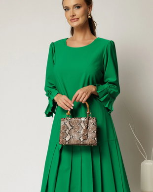 Rochie midi verde cu croi drept si pliuri la baza fustei