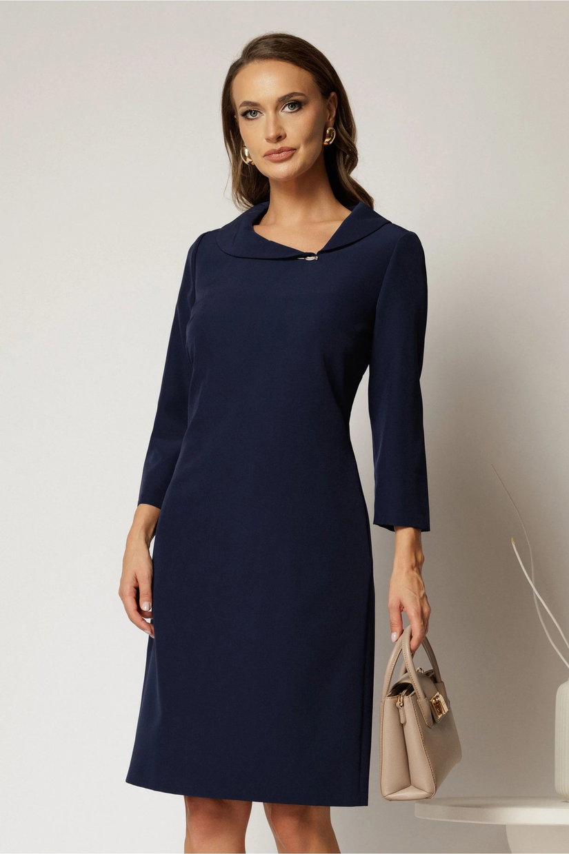 Rochie midi bleumarin cu croi drept cambrat si decolteu elegant