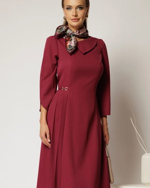 Rochie midi magenta cu croi tip A si pense pe fusta