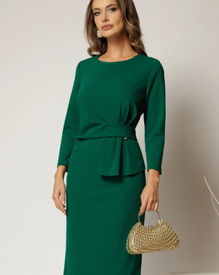 Rochie midi verde din crep cu croi drept si detaliu in talie