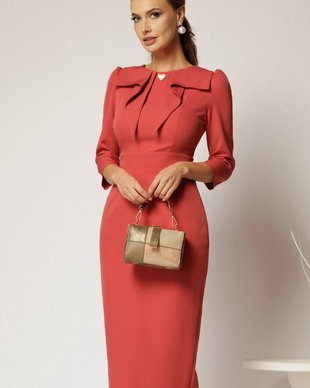 Rochie DY Fashion caramizie cu croi conic si guler amplu accesorizat