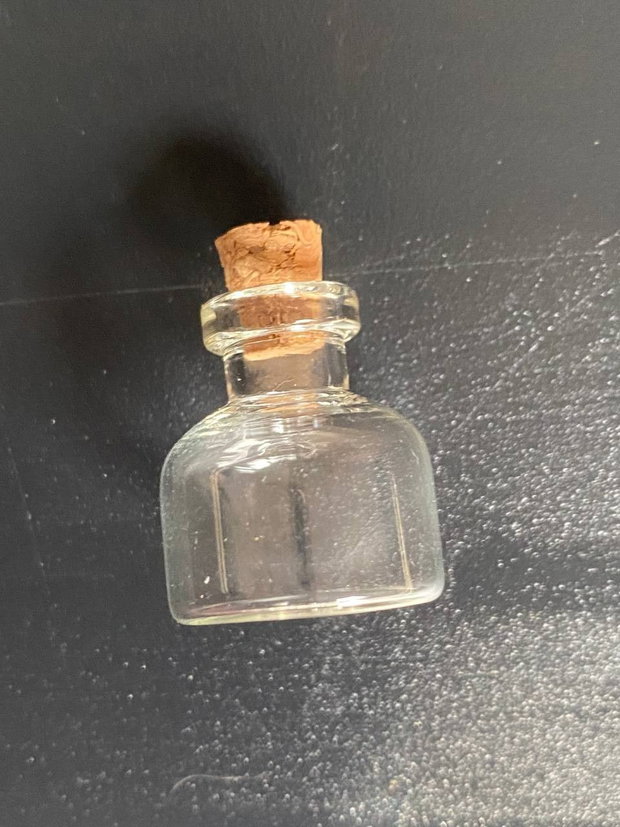 Mini sticlute cu dop pluta
