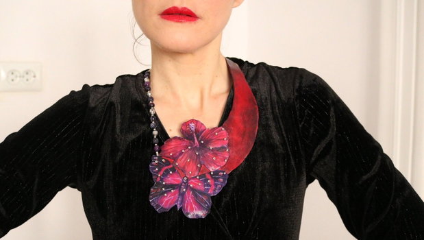 Colier mov fluture si floare