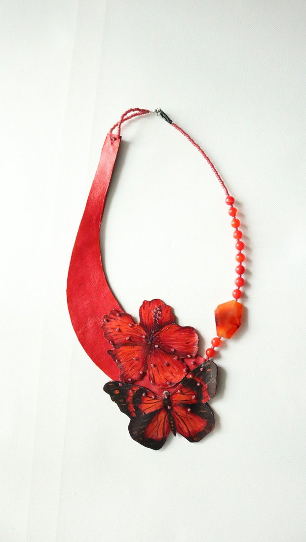 Colier fluture si floare