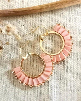Cercei rotunzi cu margele Tila roz, cercei handmade boho
