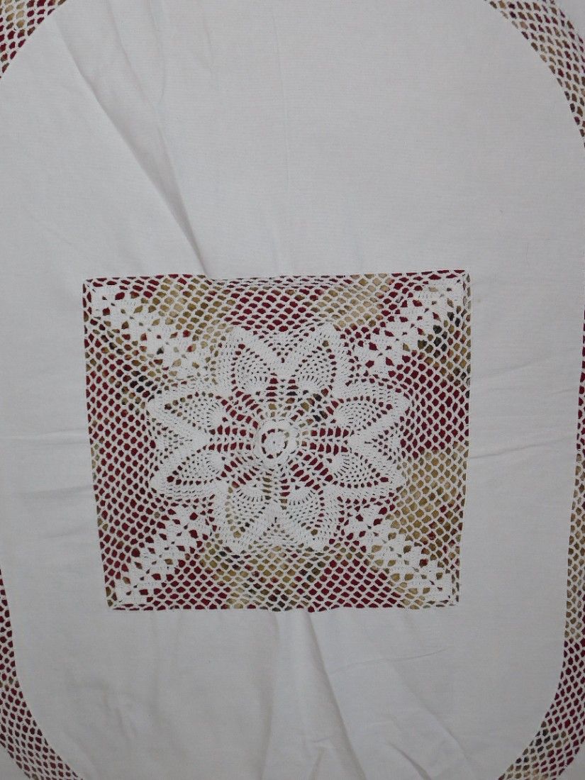 Fata  de masa, alba,  dantele,  vintage,  ovala,  neutilizata, dantele   lucrate  manual si aplicate,