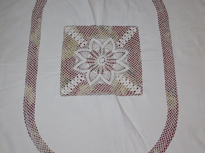 Fata  de masa, alba,  dantele,  vintage,  ovala,  neutilizata, dantele   lucrate  manual si aplicate,