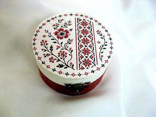 Cutie din lemn cu motiv traditional 52816