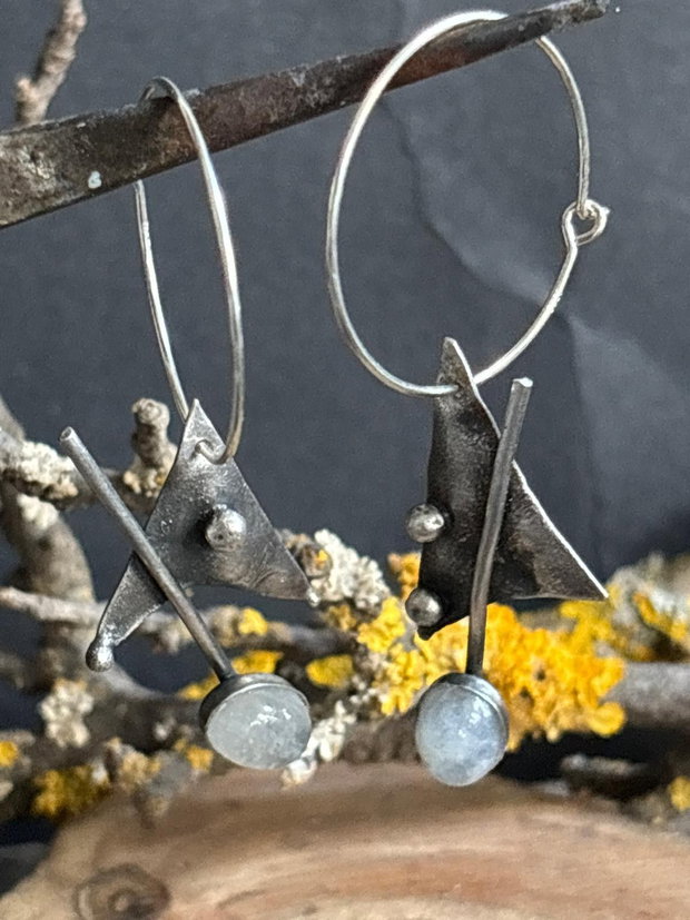 Cercei asimetrici si lungi din argint 925 oxidat si moonstone