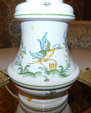 Veioza interbelica ceramica  Moustiers Franta,  pictata manual