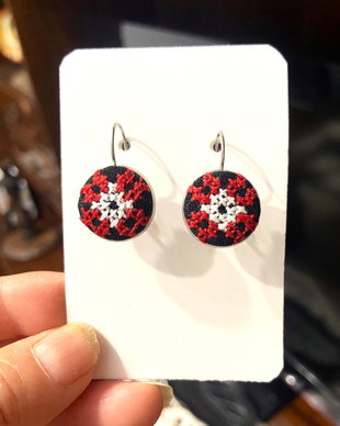 Cercei atarnatori  cu broderie manuala