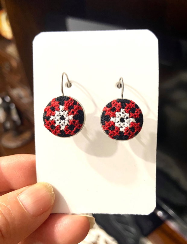 Cercei atarnatori cu broderie manuala