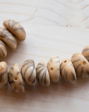 Mărgele naturale din semințe de palmier exotic