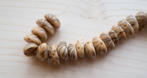Mărgele naturale din semințe de palmier exotic
