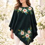 Poncho cu bordura de margarete impaslite
