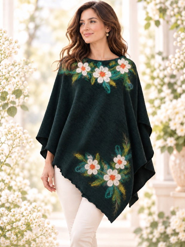 Poncho cu bordura de margarete impaslite