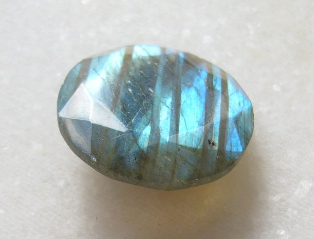Labradorit gema aprox 19.5x6 mm