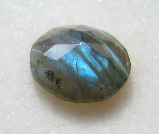 Labradorit gema aprox 19.5x6 mm