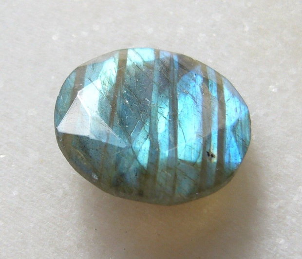 Labradorit gema aprox 19.5x6 mm