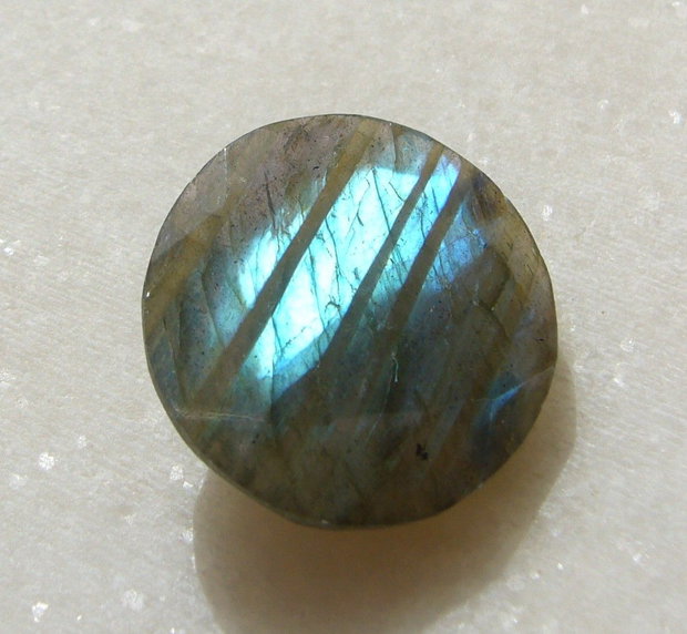 Labradorit gema aprox 19.5x6 mm