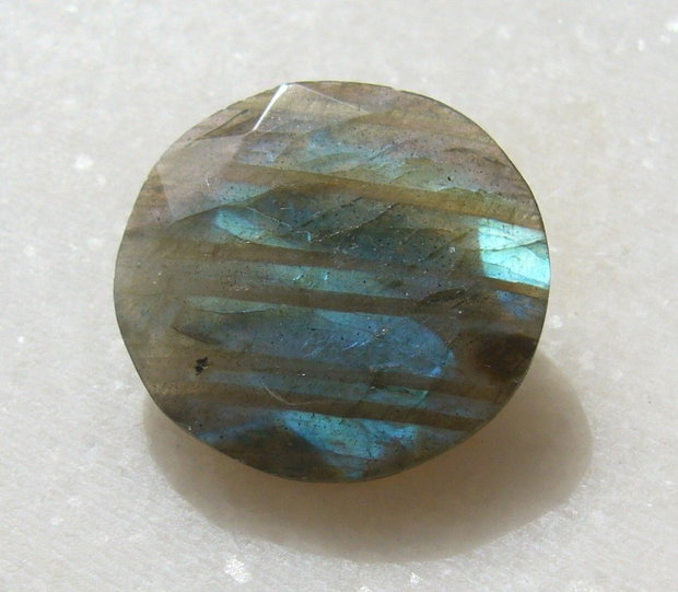 Labradorit gema aprox 19.5x6 mm