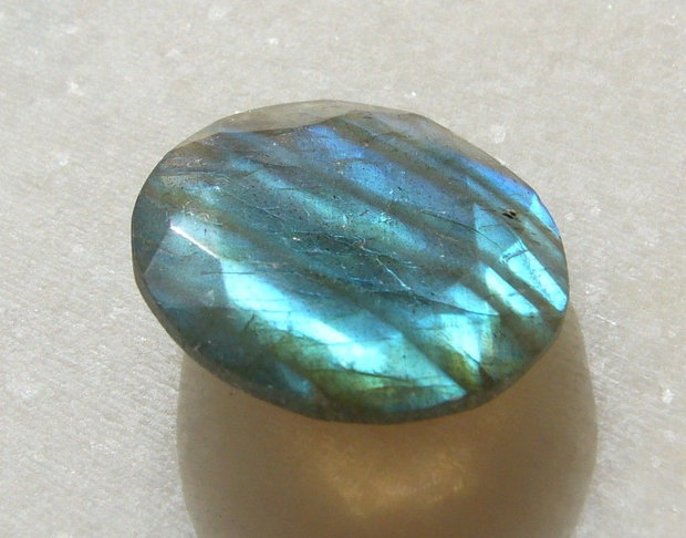 Labradorit gema aprox 19.5x6 mm