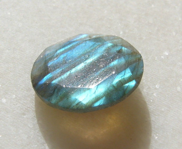 Labradorit gema aprox 19.5x6 mm