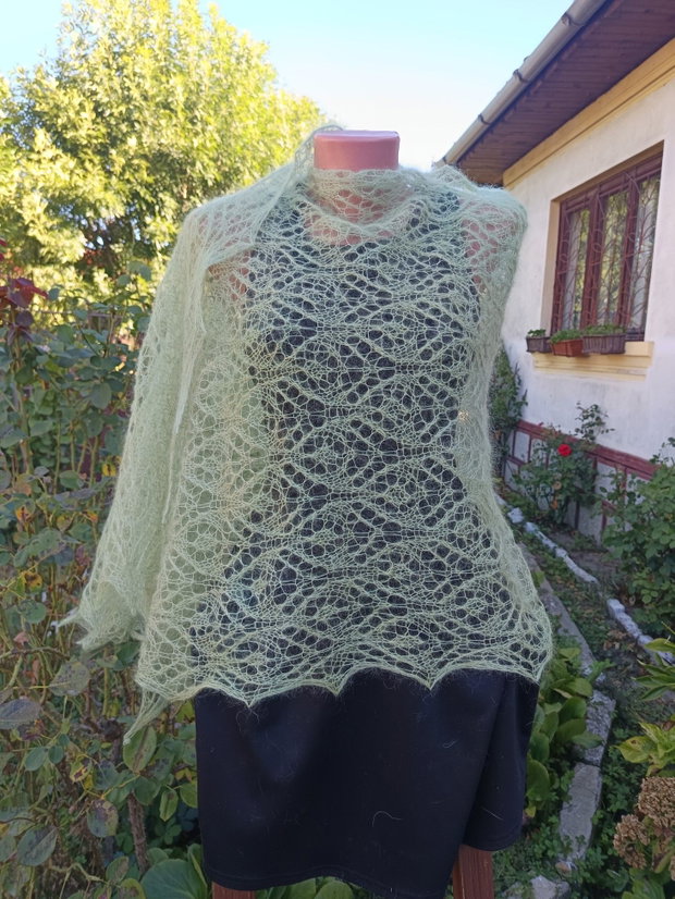Eșarfă verde din mohair cu mătase, tricotată manual