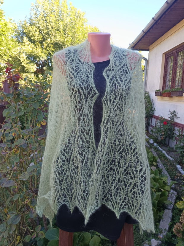Eșarfă verde din mohair cu mătase, tricotată manual