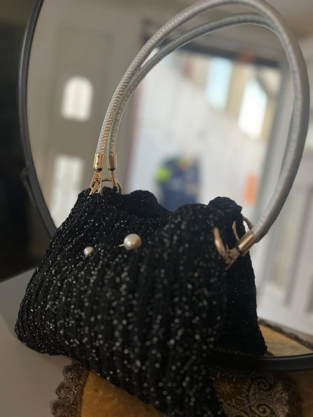 Gentuță neagra de umăr formă pătrat