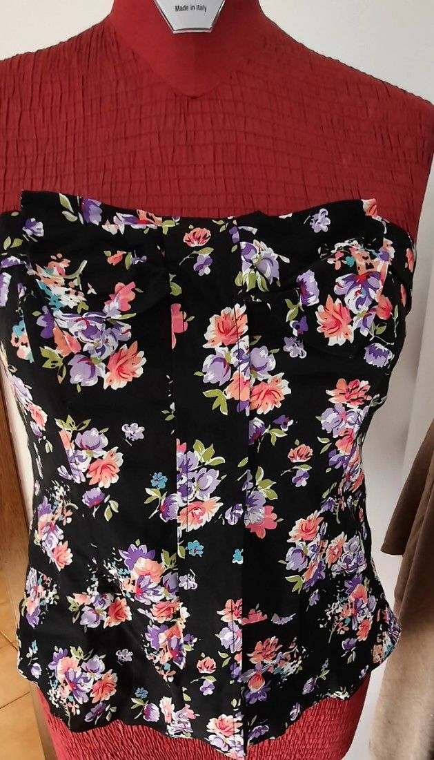 Corset înflorat