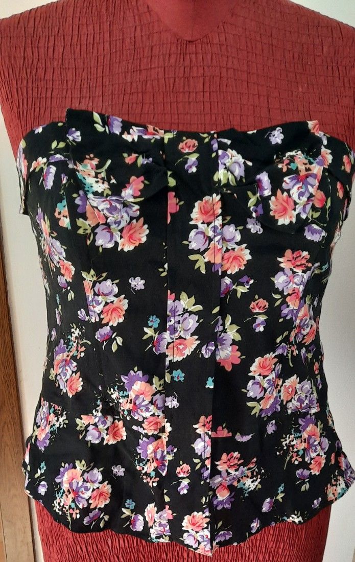 Corset înflorat