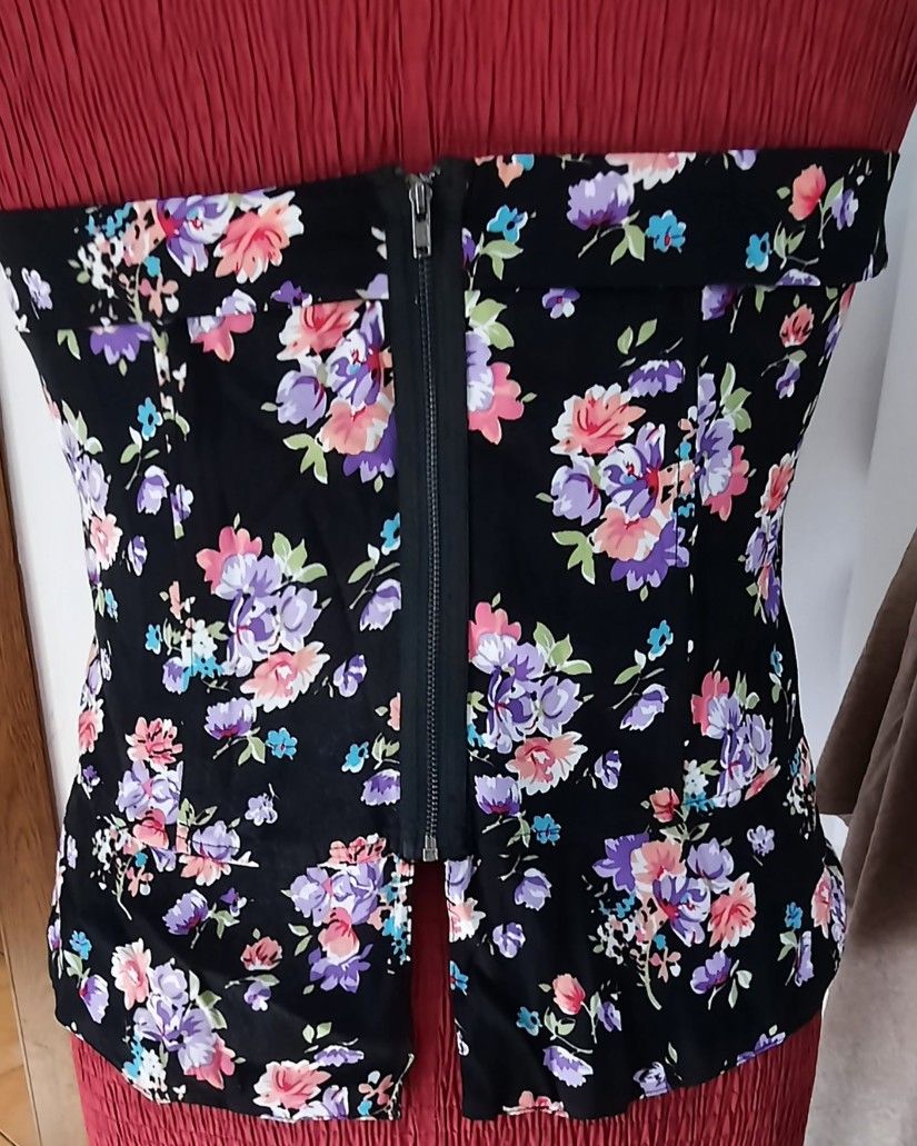 Corset înflorat
