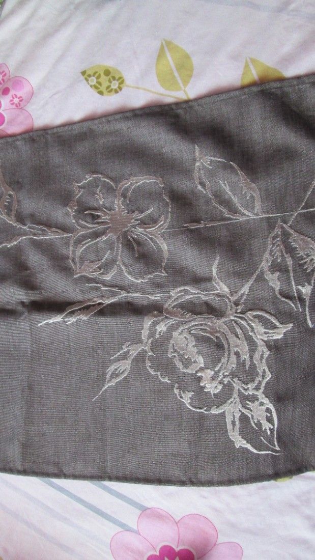 traversa cu broderie