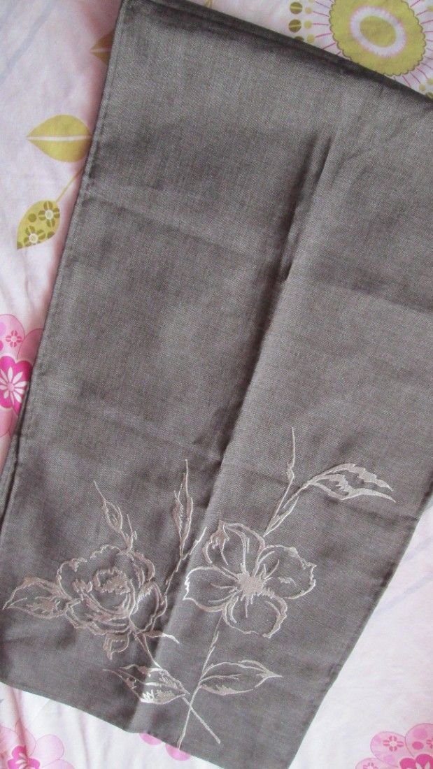 traversa cu broderie