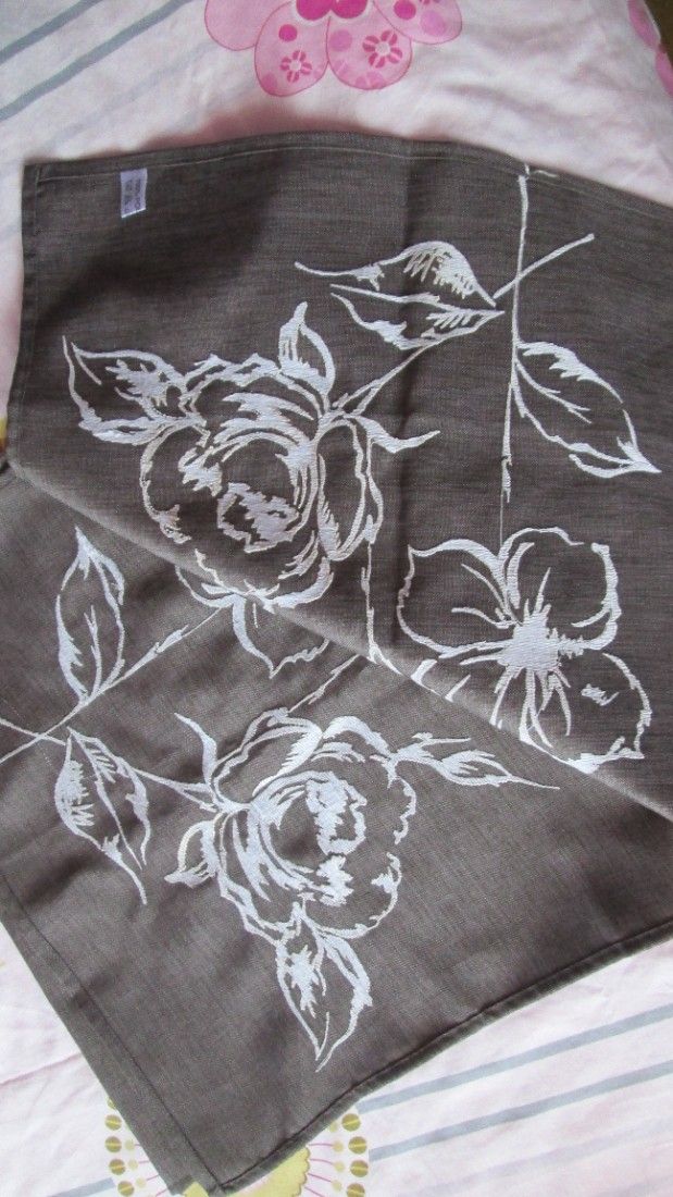 traversa cu broderie