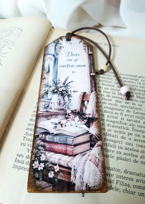 Semn de carte handmade - Cititul, un mic rasfat
