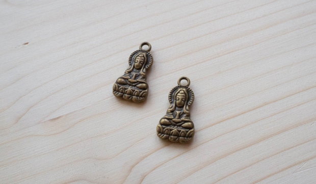 Pandantiv Bodhisattva pe floare de lotus