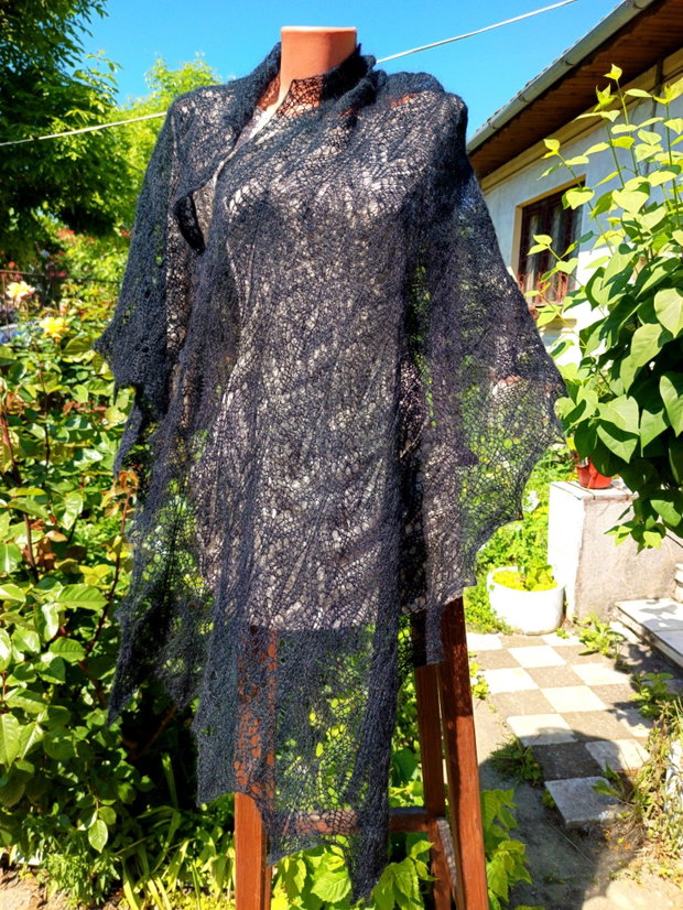 Eșarfă neagra din mohair cu mătase, tricotată manual