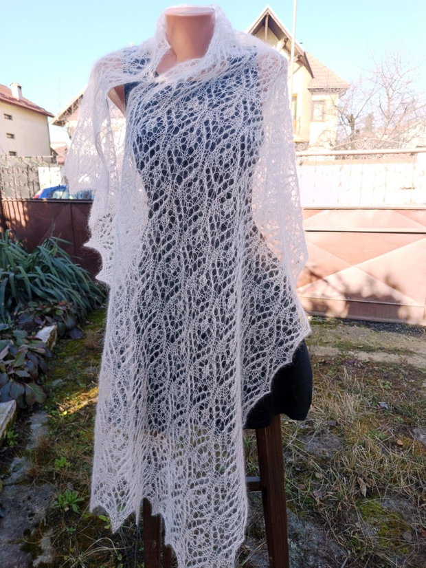 Eșarfă roz pal din mohair cu mătase, tricotată manual