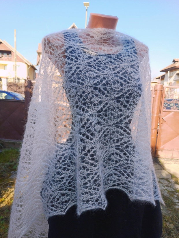 Eșarfă roz pal din mohair cu mătase, tricotată manual
