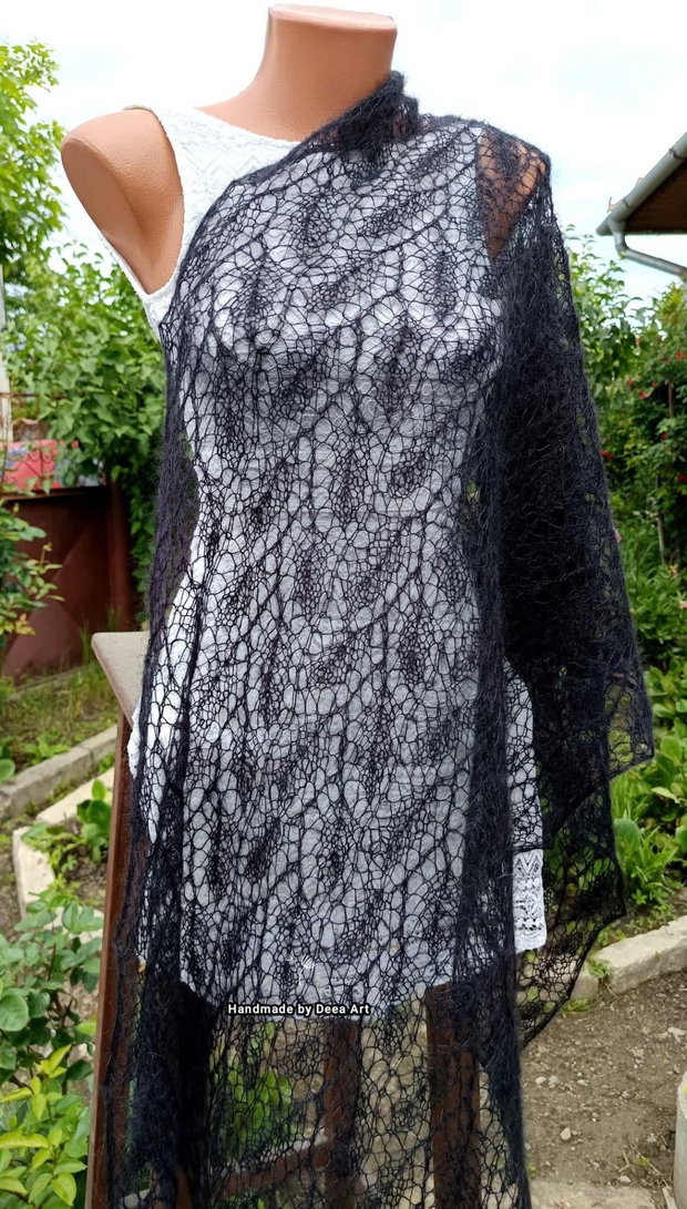 Eșarfă neagra din mohair cu mătase, tricotată manual