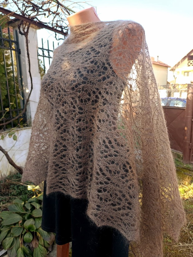 Eșarfă maro din mohair cu mătase, tricotată manual