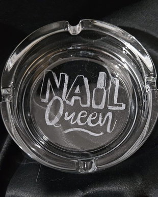 Scrumieră din sticlă gravată manual MANICHIURISTA, Cadou NAIL QUEEN